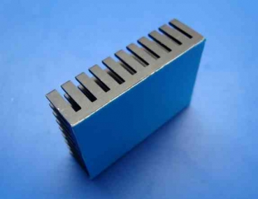 Preview: Der "Booster" Kühlkörper "Extra Cool" mit wärmeleitendem Klebepad